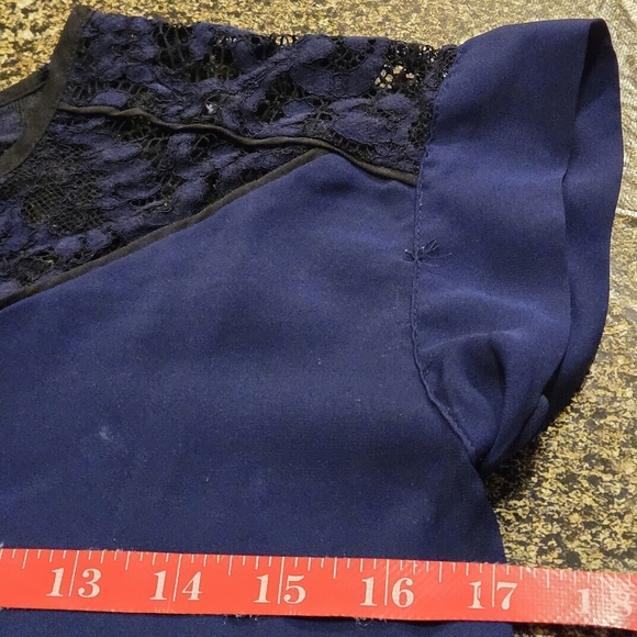 Express Women's Blue Chiffon Blouse Cap Sleeved Black Inlaid Lace Yoke Size XS - Picture 8 of 9